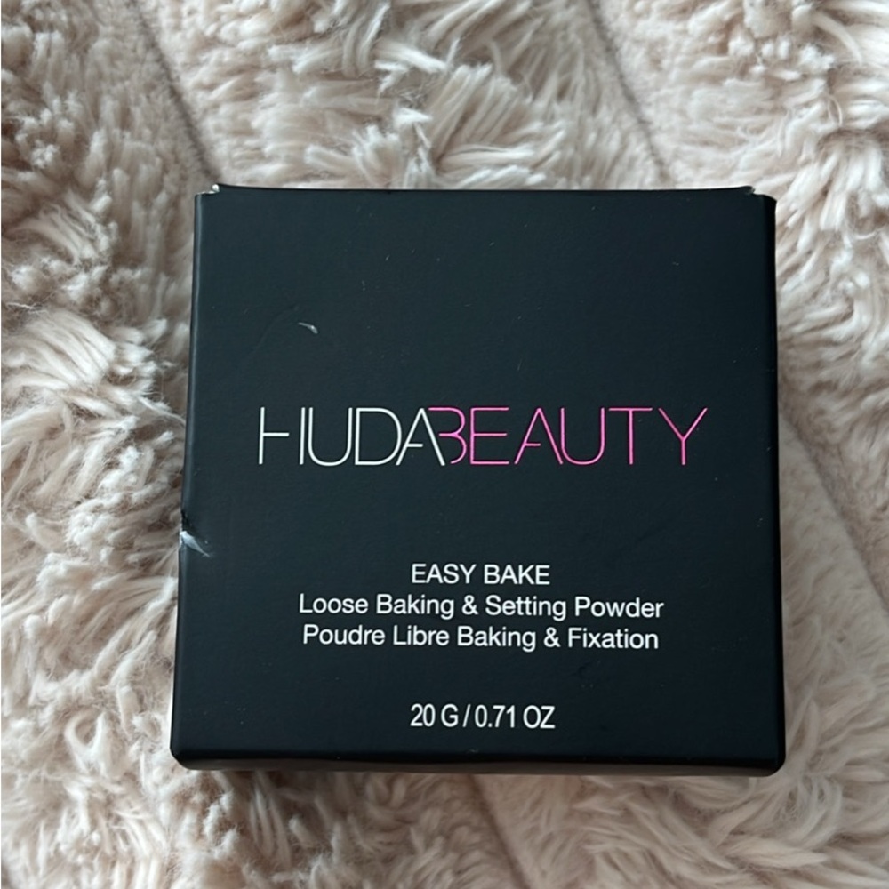 Loose baking and setting powder